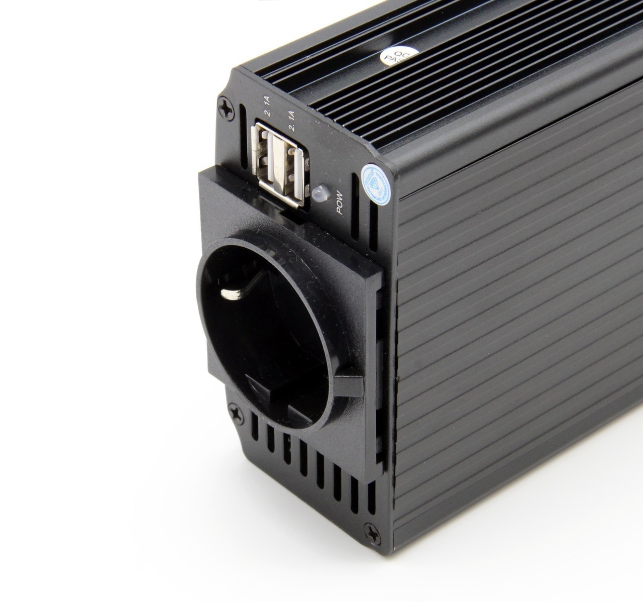 Автомобильный инвертор DC 12V в AC 220V с USB портом Eplutus PW-600Q - фото2 Автомобильный инвертор DC 12V в AC 220V с USB портом Eplutus PW-600Q - фото2
